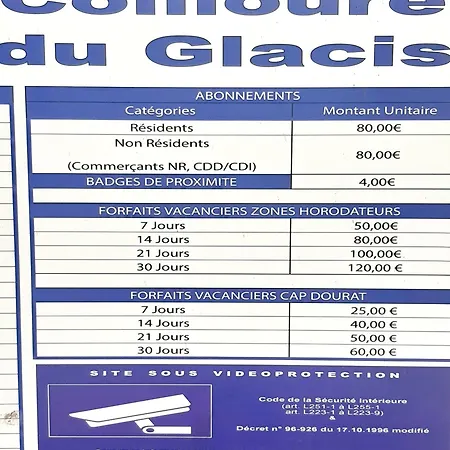 Charme A 20 M De La Centre Village 아파트