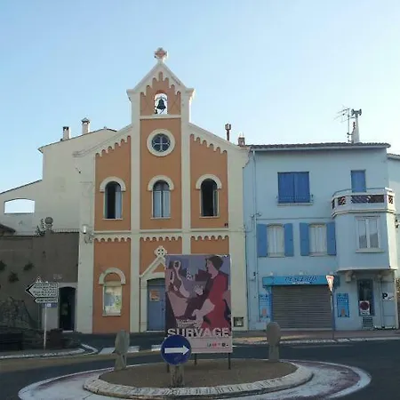 Charme A 20 M De La Centre Village 아파트